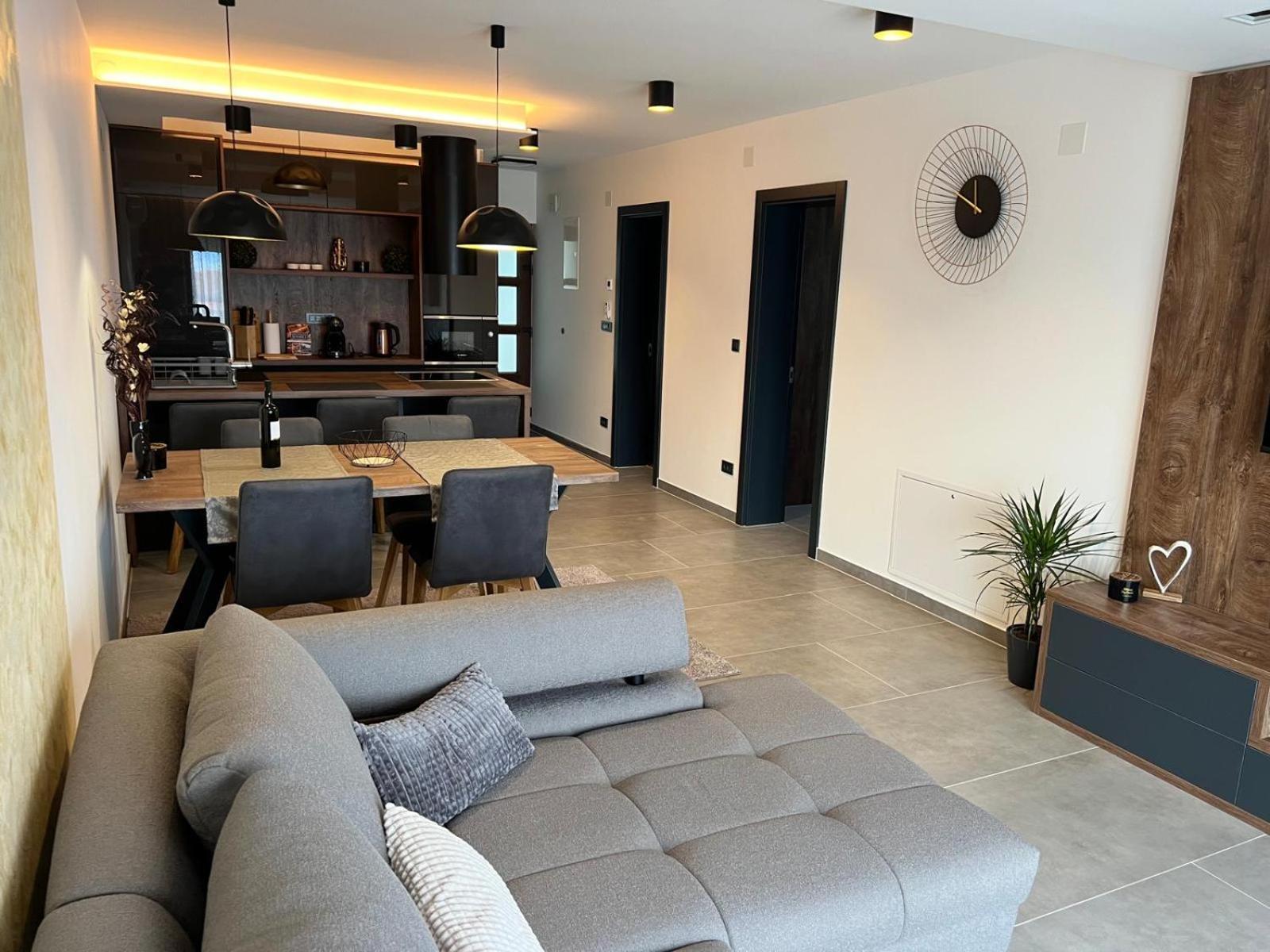 Apartment 4u *